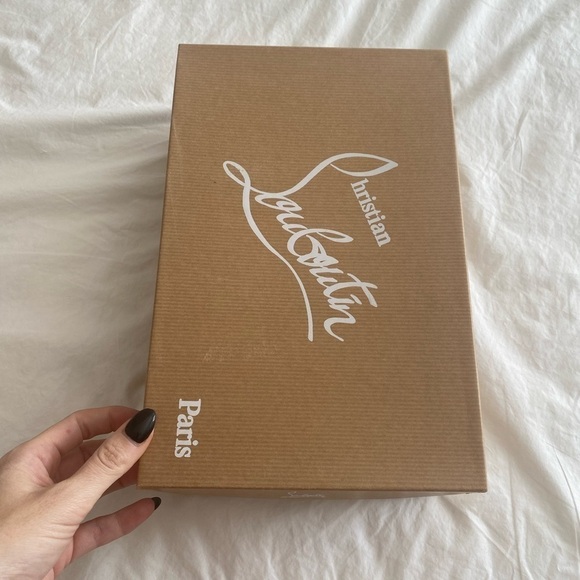 Christian Louboutin- Black Decolete 868 100 Jazz Calf Round toe Pump Heels - Picture 2 of 8